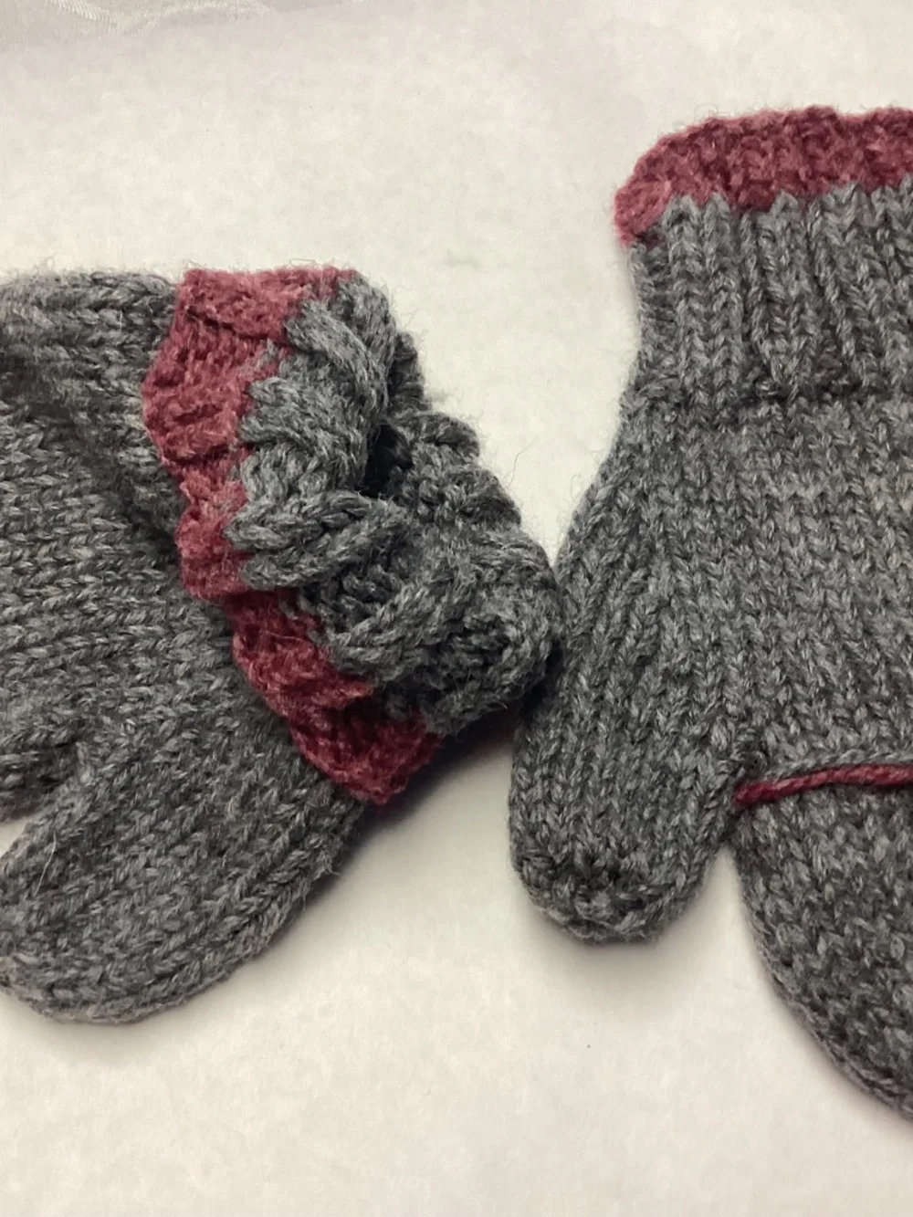 Hand made wool Mittens . Lovely never worn  GRAY BURGUNDY STRIPE UNISEX.